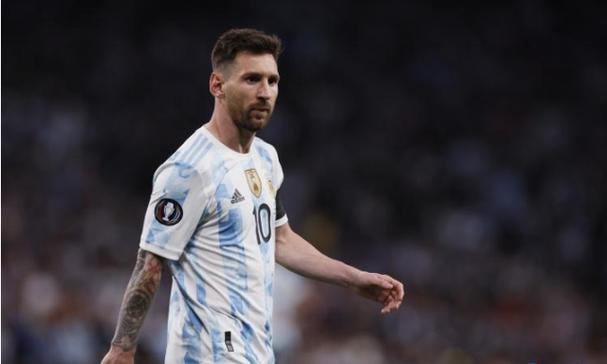 赵鸿刚无法代表通背拳，他本是跑酷选手，绑定传武成网红扬名捷径